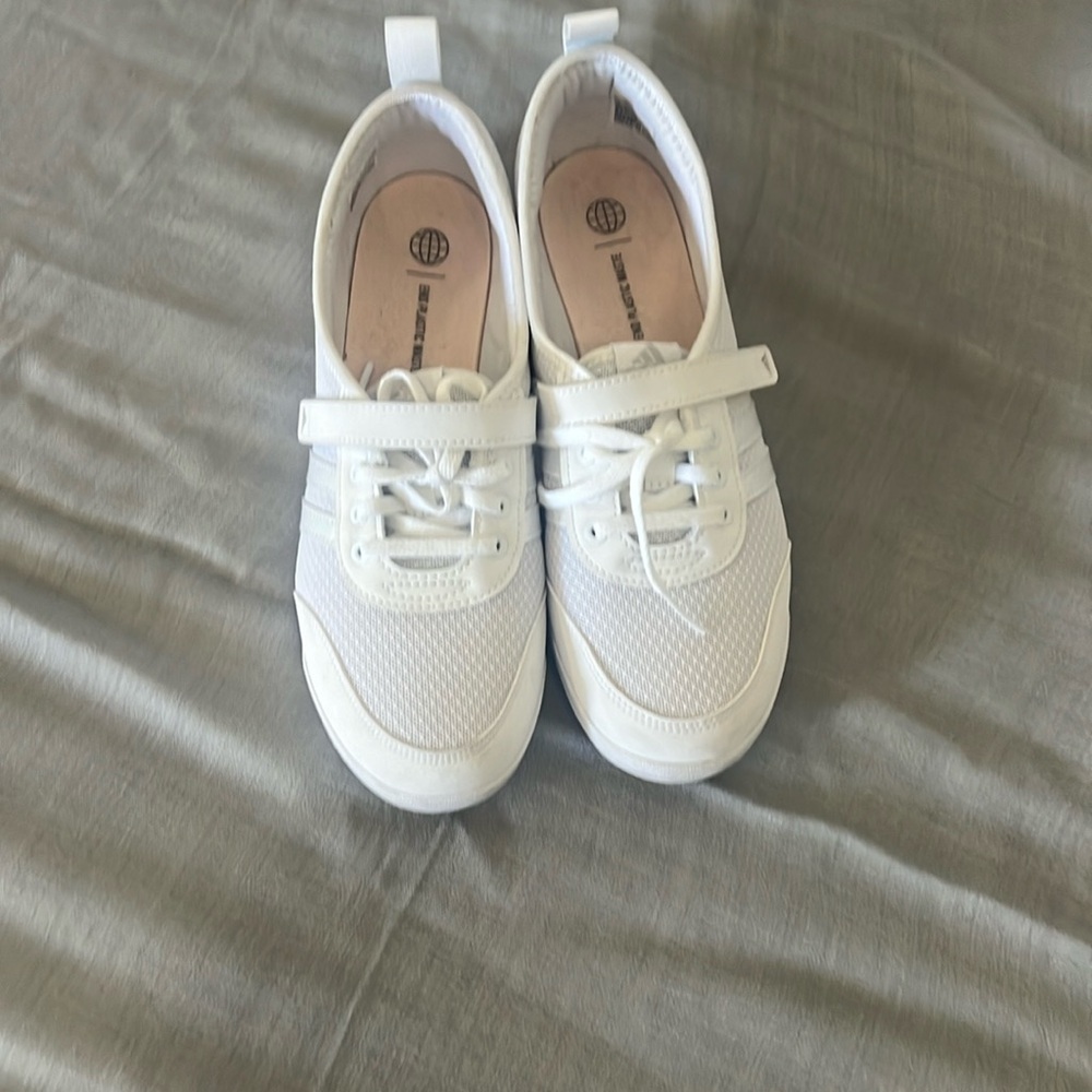 Like new Adidas shoes just worn for less than hour
